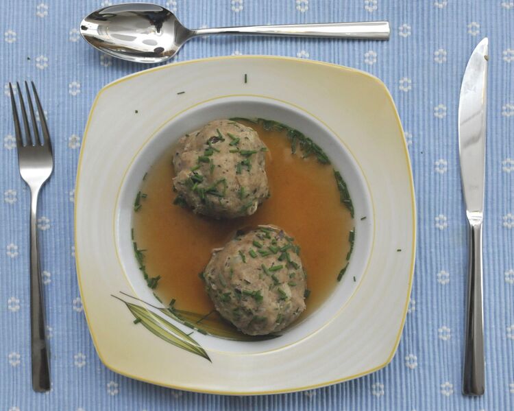File:Leberknoedelsuppe.jpg