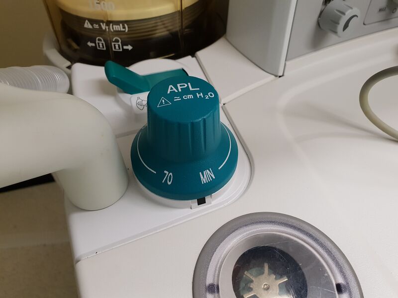 File:Adjustable pressure-limiting valve anaesthetic machine.jpg