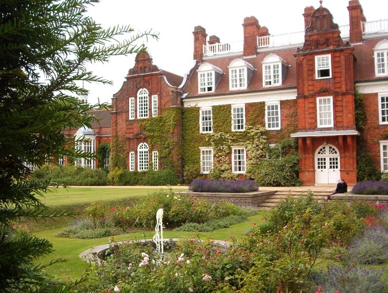 File:Cambridge Newnham.JPG