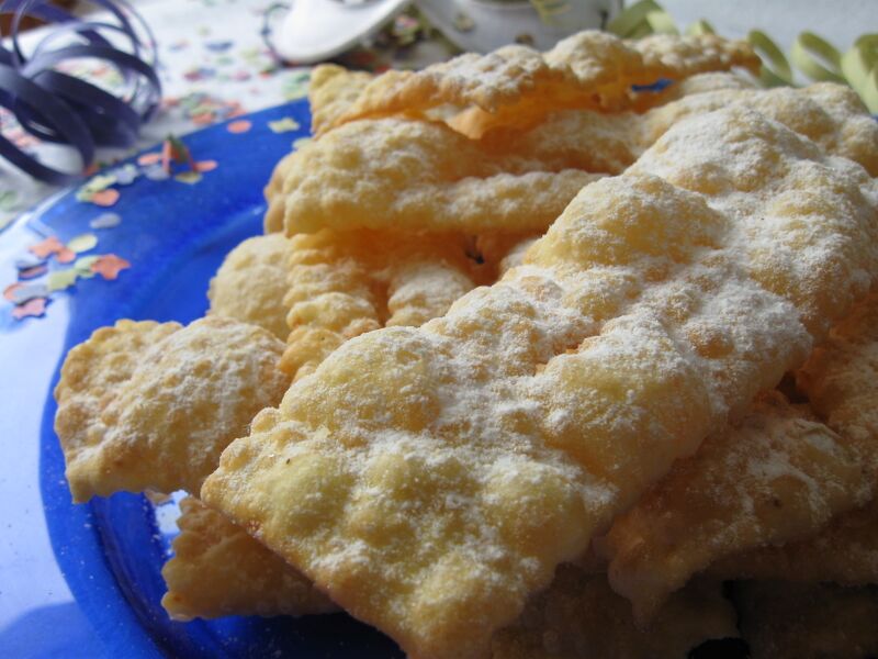 File:Bugie chiacchiere.jpg