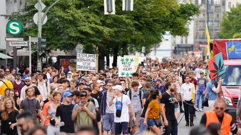 File:10.08.2019 Hanfparade Berlin.jpg