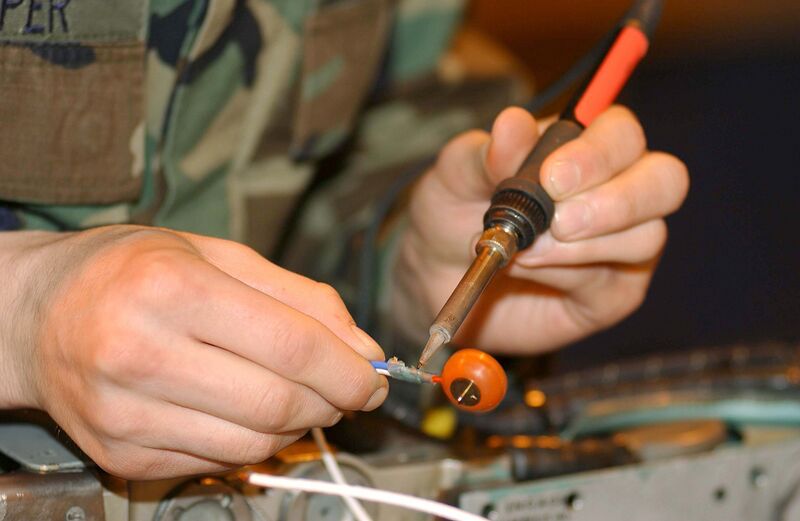 File:Desoldering.jpg
