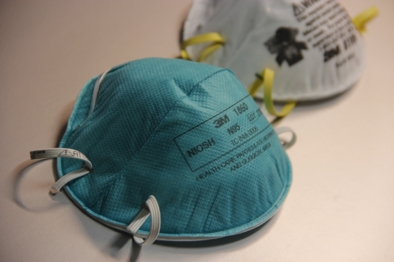 File:3M Surgical N95 Respirator.png