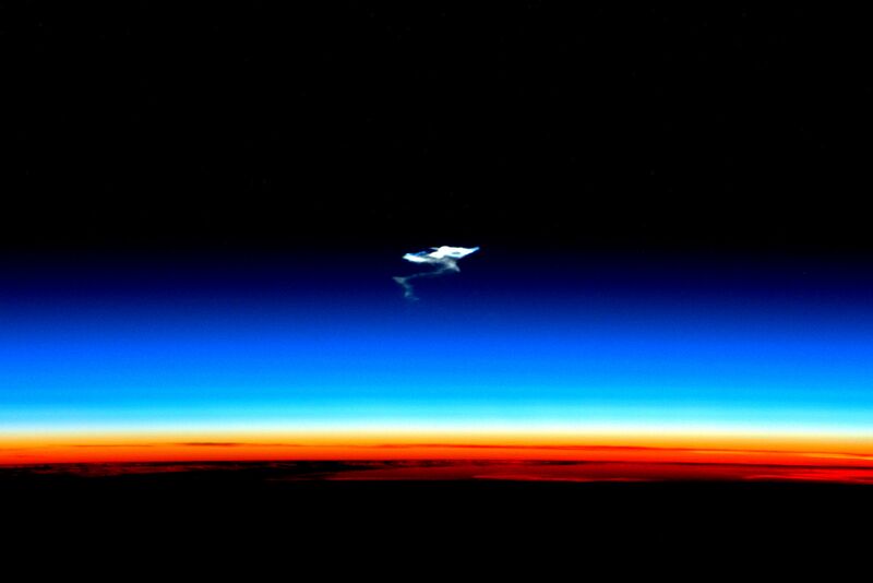 File:ISS-46 Soyuz TMA-17M reentry.jpg