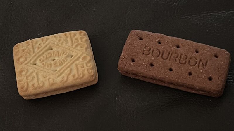 File:Bourbon and Custard Cream.jpeg