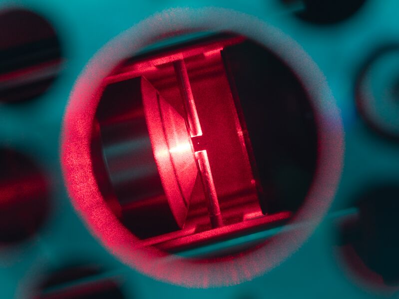 File:Silica Nanosphere in Optical Tweezer.jpg