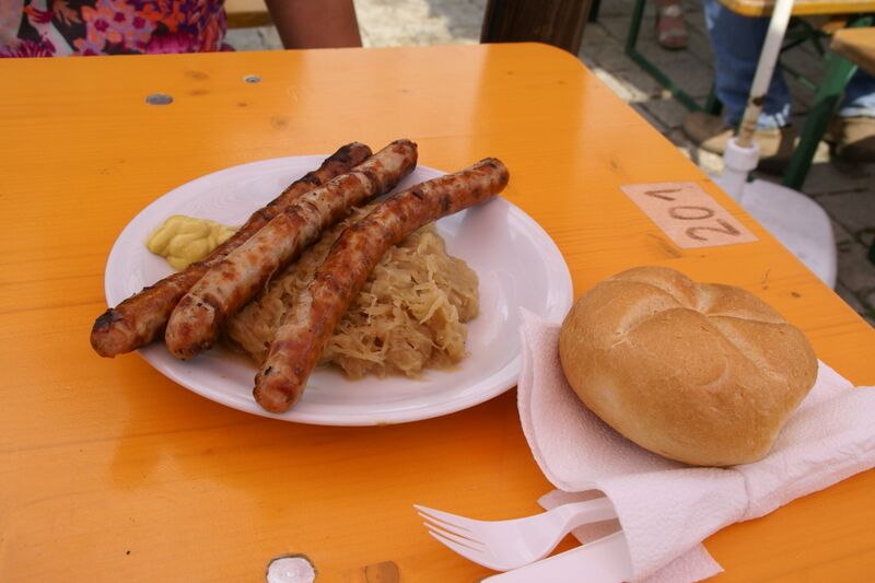 File:2010.08.22.143425 Nürnberger Rostbratwurst Kirwa Sulzbach-Rosenberg.jpg