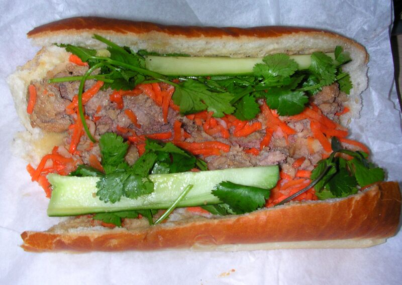 File:Bánh mì xíu mại-meatball-sandwich.jpg