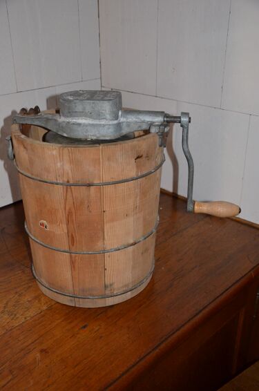 File:Ice cream maker Husqvarna.JPG