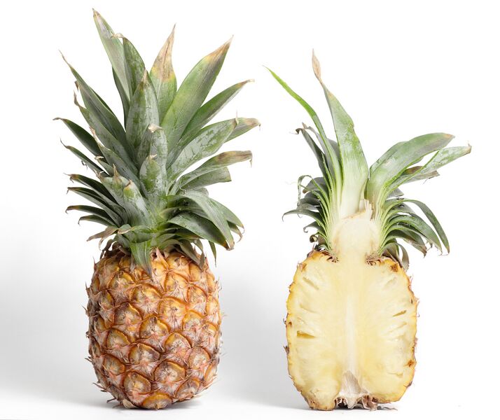 File:Pineapple and cross section.jpg