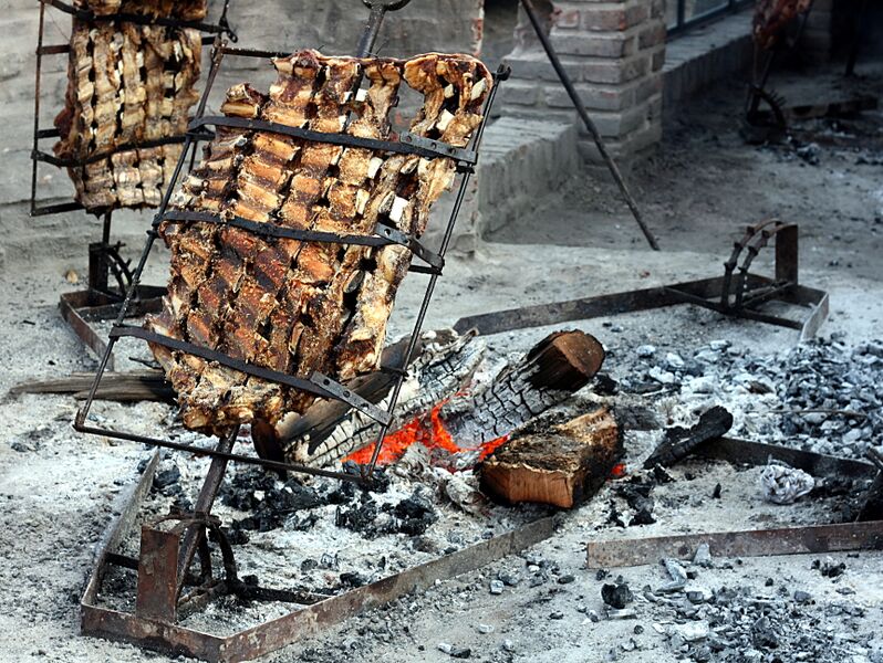 File:Preparing the Asado.jpg