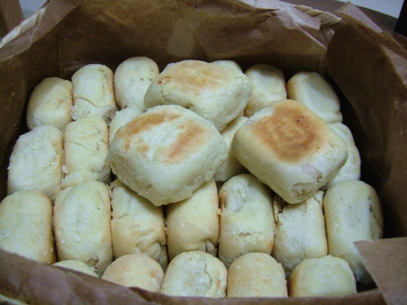 File:KuePiaKacangHijau.JPG