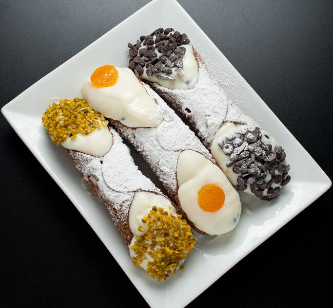 File:Cannoli siciliani (7472226896).jpg