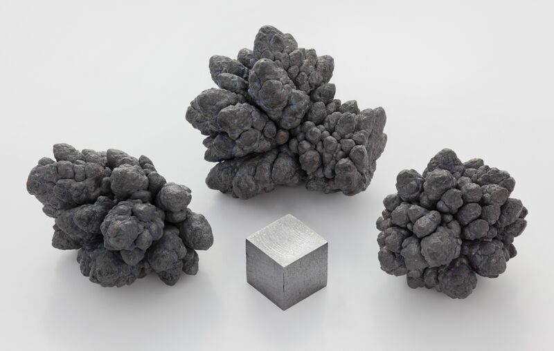 File:Lead electrolytic and 1cm3 cube.jpg