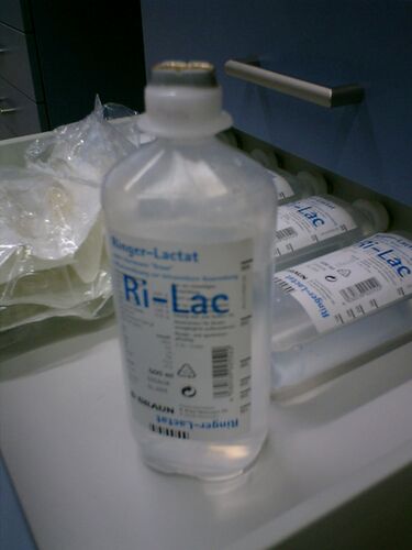 File:Ringer-Lactat-Infusion.jpg