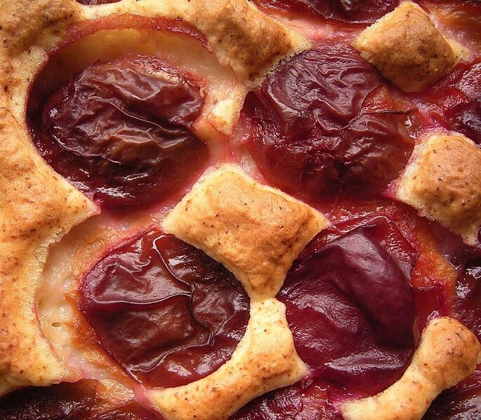 File:Plum cake 04 ies.jpg