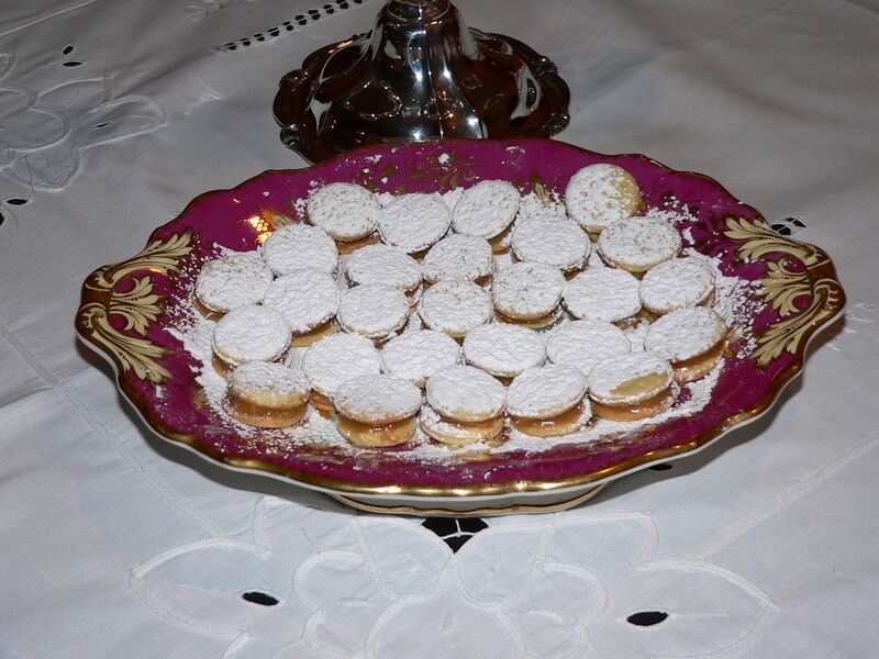 File:Alfajores.JPG