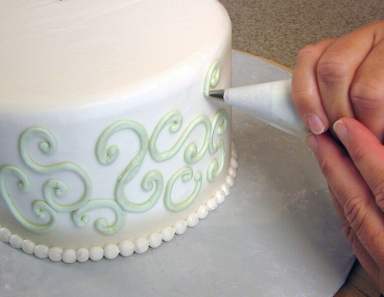 File:Piping buttercream onto cake.JPG