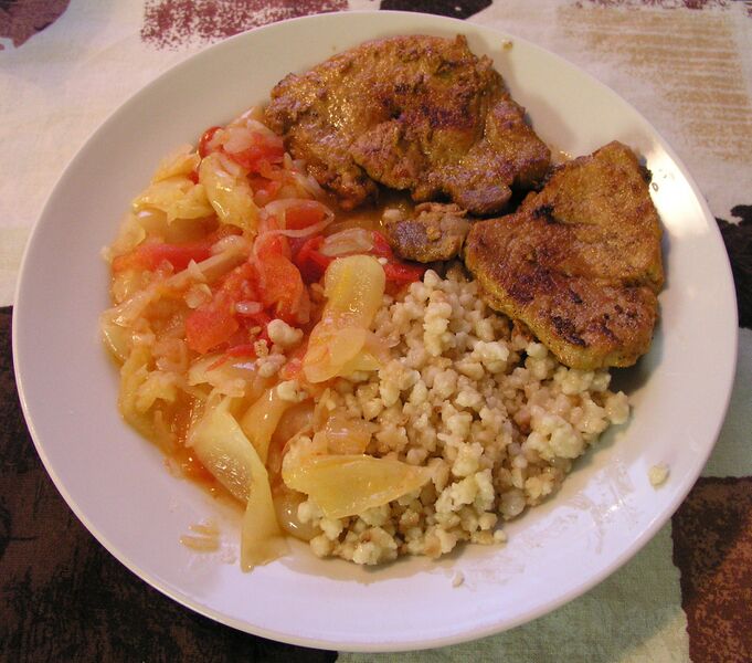 File:Lecsó-Tarhonya-Cutlet.jpg