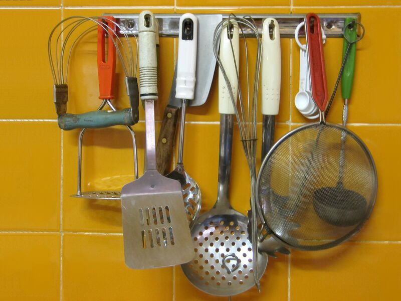 File:Kitchen utensils-01.jpg