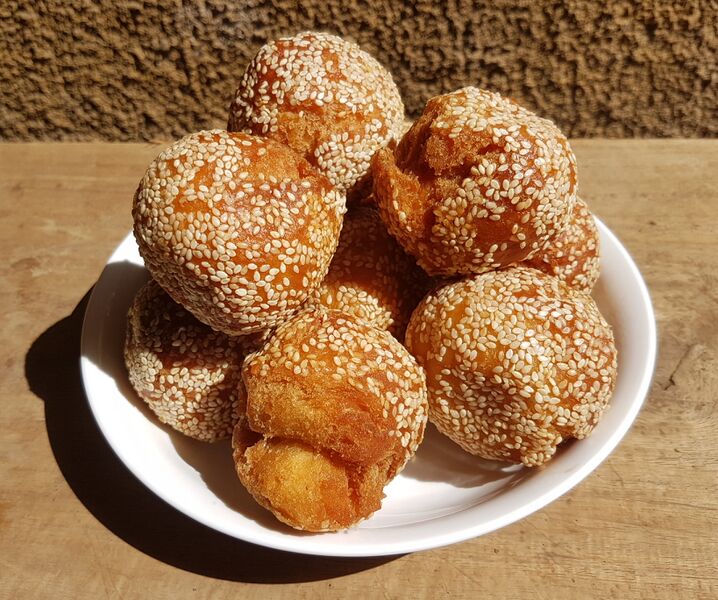 File:Binangkal (sesame seed doughnuts).jpg
