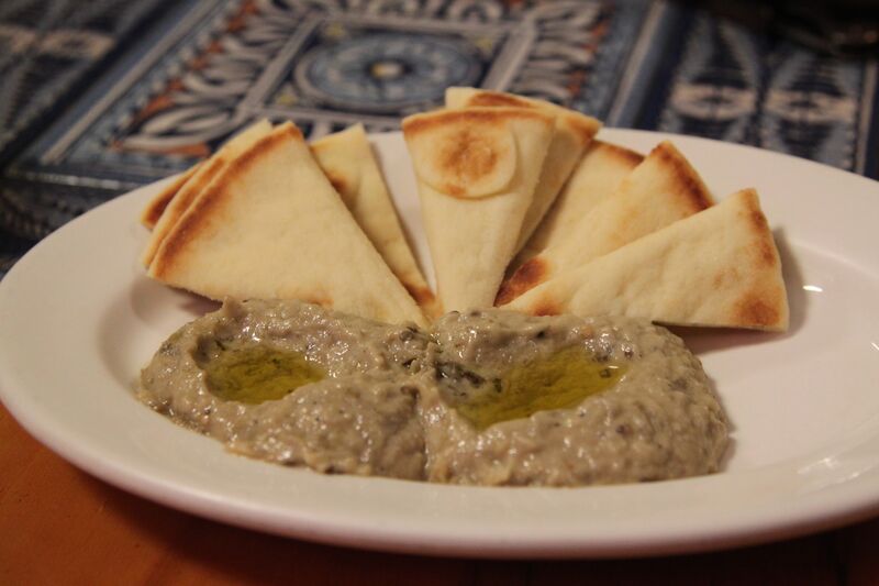 File:Baba ganoush and pita.jpg
